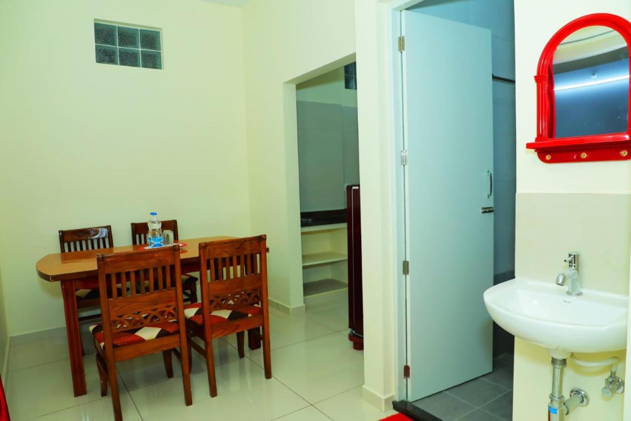 Lia'S Homestay ปอนดิเชอรี ภายนอก รูปภาพ